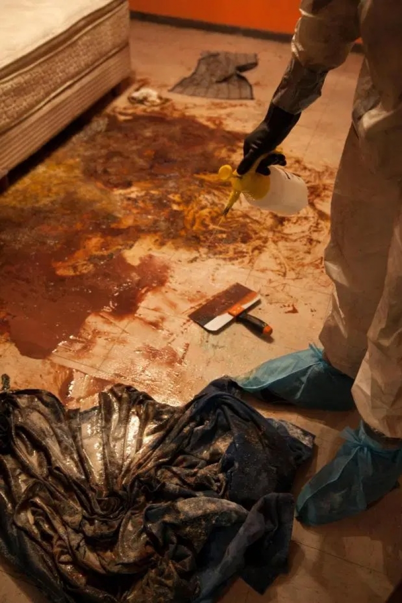 Burying the truth: the first in Mexico cleaner of crime scenes, talked about their dirty work