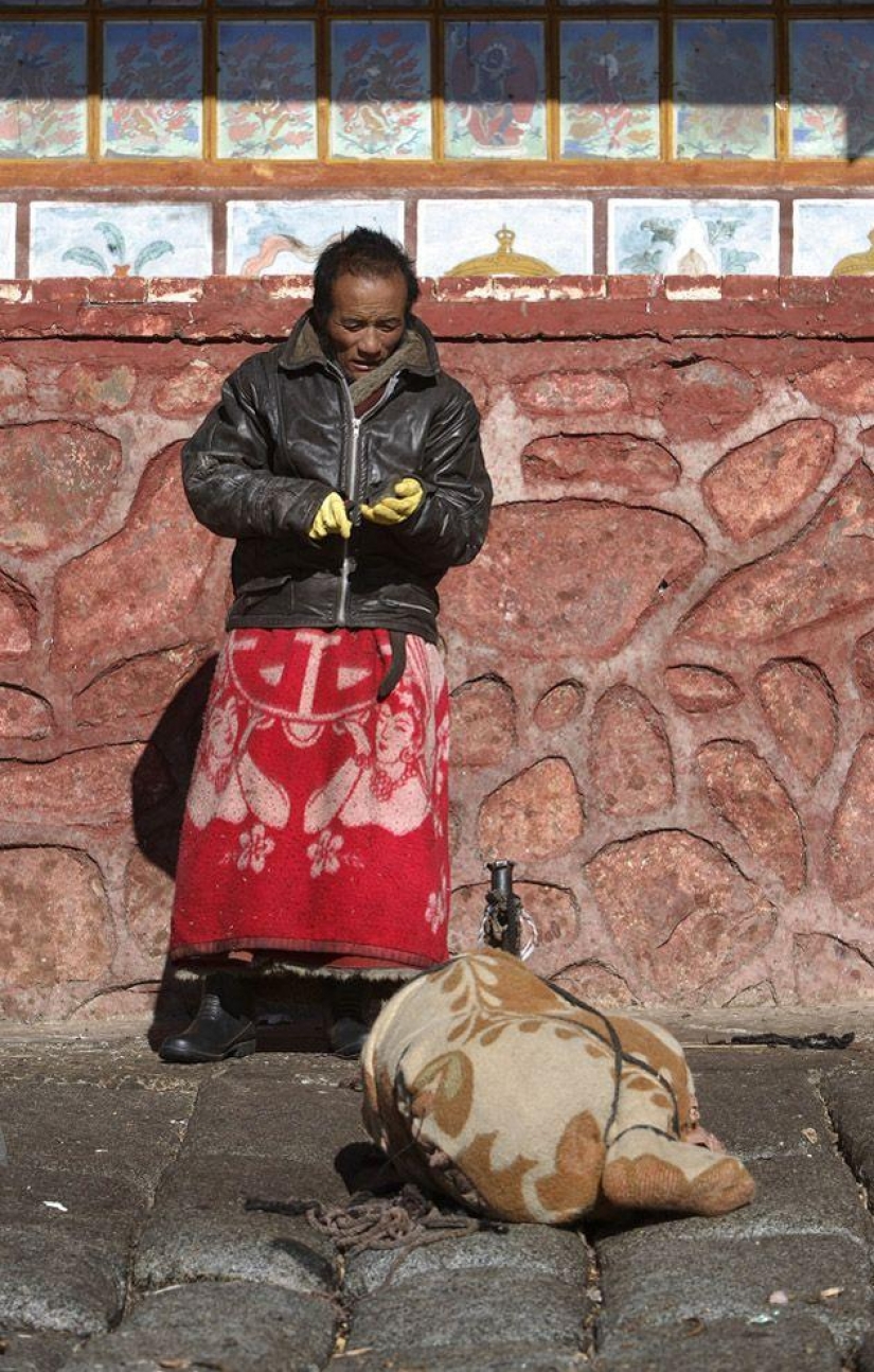 Cómo es el "sky burial" en el Tíbet