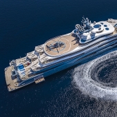 ¿Cómo funciona el 136 metros de la Carta de yate Zorro Volador