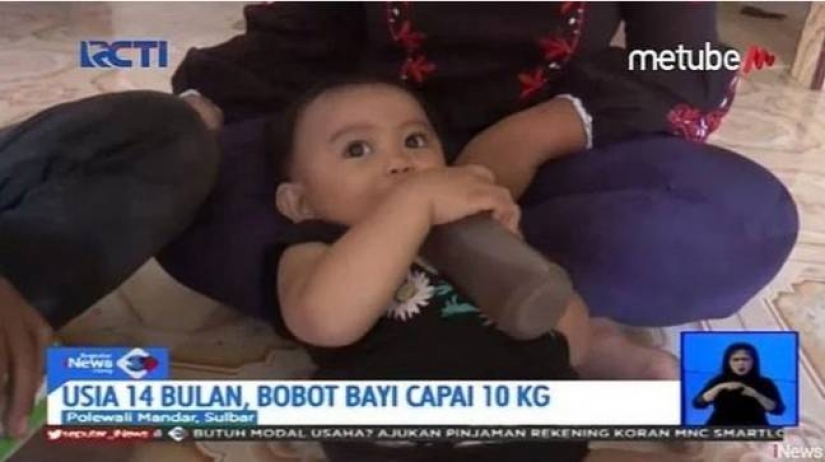 Coffee-lover from the cradle: in Indonesia, a mother gives a baby a year old coffee instead of milk