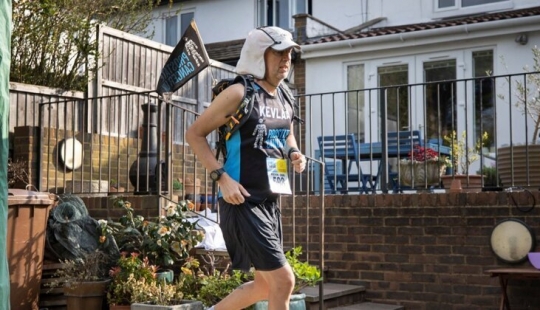 Como el Británico corrió una maratón en su patio