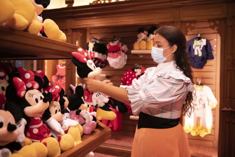 Cuento por las reglas de la pandemia: Disneyland París abre sus puertas a los visitantes