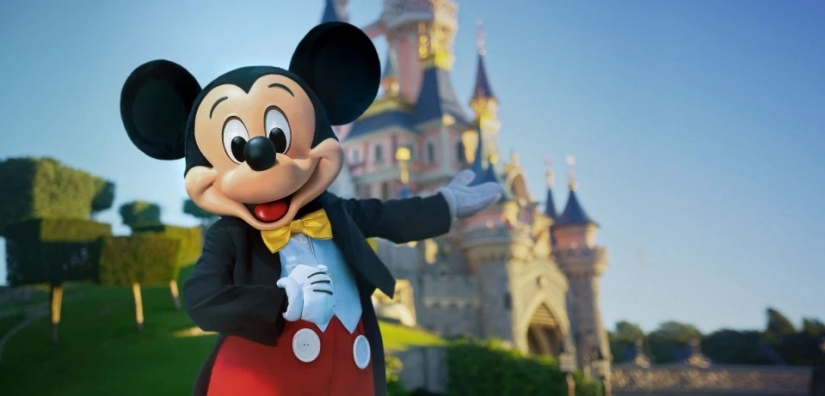 Cuento por las reglas de la pandemia: Disneyland París abre sus puertas a los visitantes