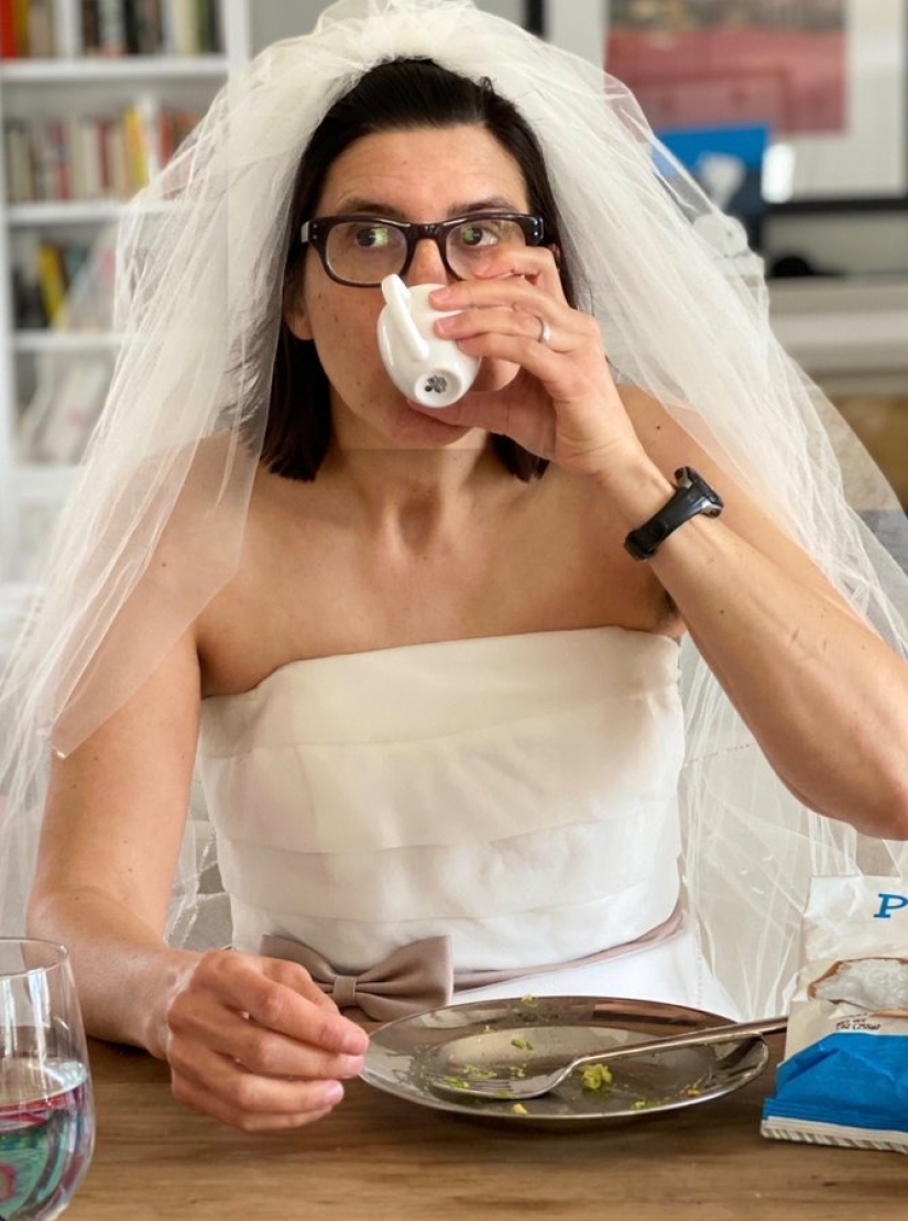 Dispel anguish! British women wear wedding dresses to cheer themselves in isolation