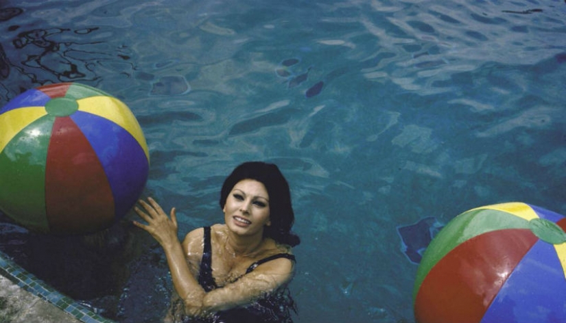 Dolce Vita: no identificado foto de una joven Sophia Loren en Villa de lujo