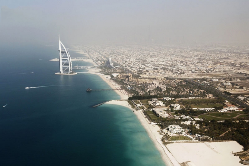 Dubai desde la altura de vuelo de los pájaros