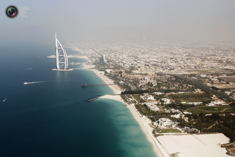 Dubai desde la altura de vuelo de los pájaros