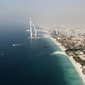 Dubai desde la altura de vuelo de los pájaros