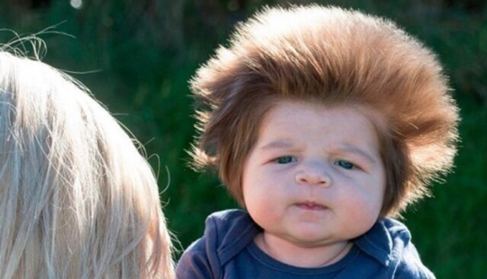 El bebé nació con el cabello grueso. Cómo se ve después de 4 años?