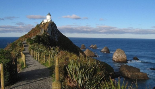 El faro de Nugget point en Nueva Zelanda