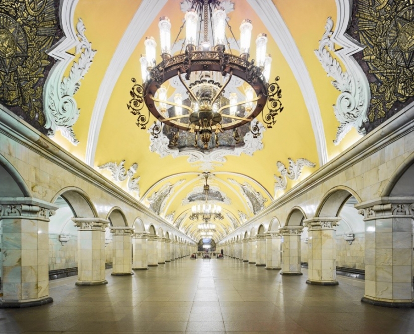 El fotógrafo mostró todo lujo de Moscú y San Petersburgo metro sin que la gente