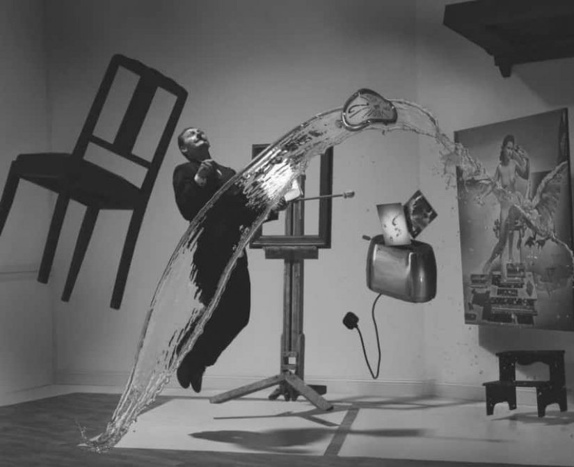 El fotógrafo tomó la icónica foto de Salvador Dalí, en sustitución de los gatos con una tostadora