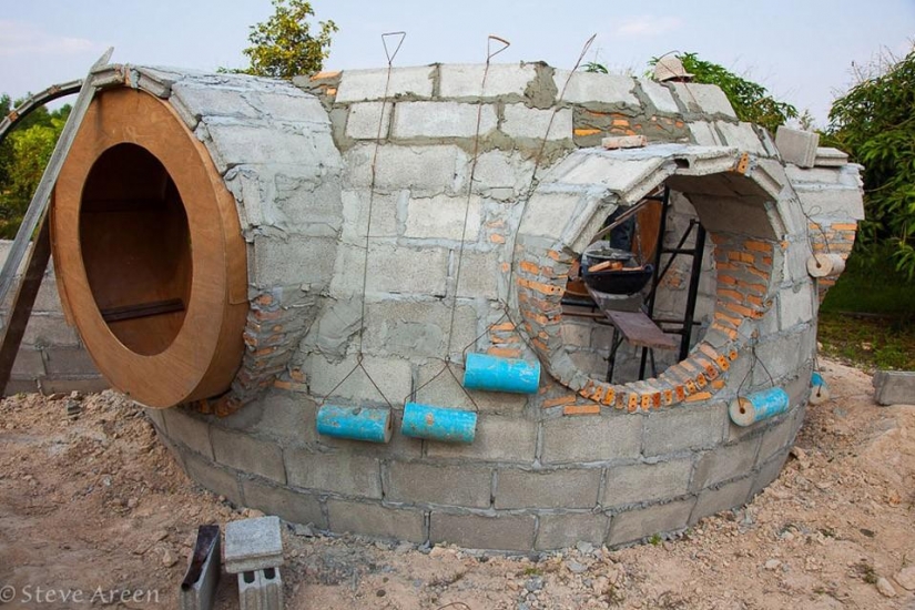El hombre ha construido su casa de ensueño para un mes y medio, el gasto de sólo $ 9,000