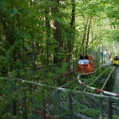 El italiano solitario construido un Parque de diversiones en el bosque