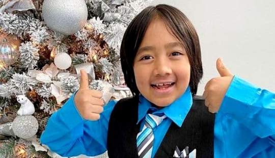 El mejor pagado de blogger 2020 era un niño de 9 años de edad