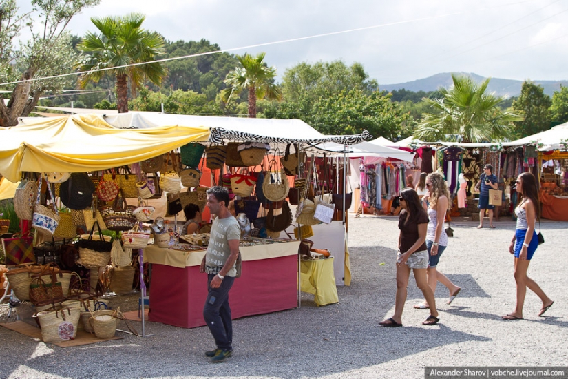 El mercadillo hippy de Ibiza