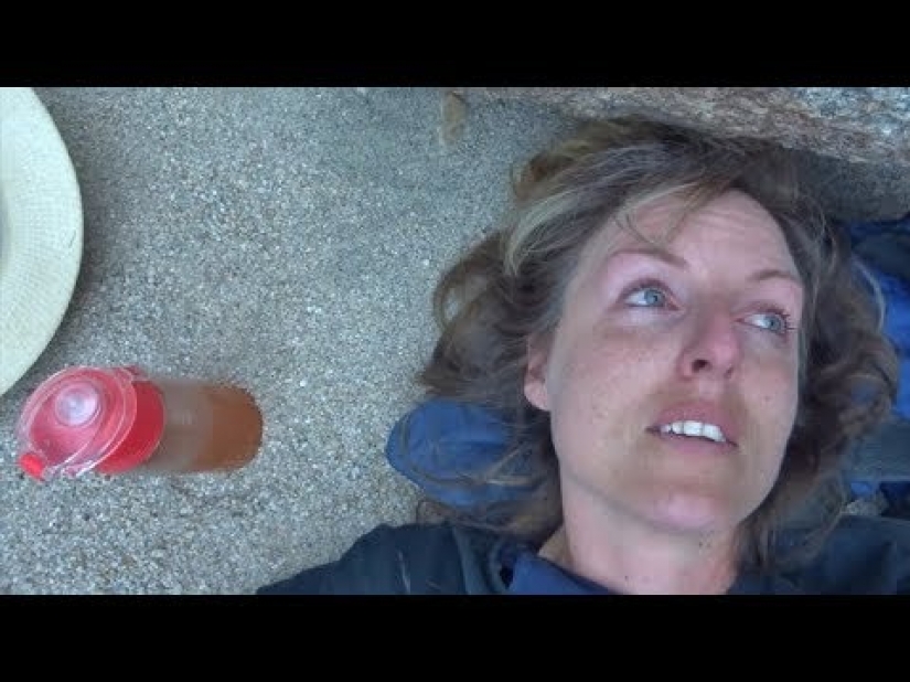 El otoño y la Epifanía: el periodista se vio obligado a beber su propia orina para sobrevivir en el desierto
