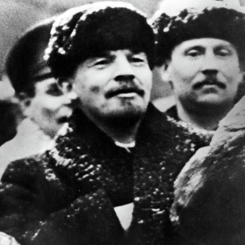 El secreto de vidrio, Bayan Budyonny y el gramófono: cómo celebrar el año Nuevo, los líderes de la Unión Soviética