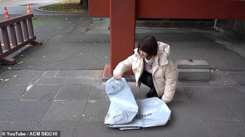 En Japón creó un hinchable electro-scooter que cabe fácilmente en una mochila