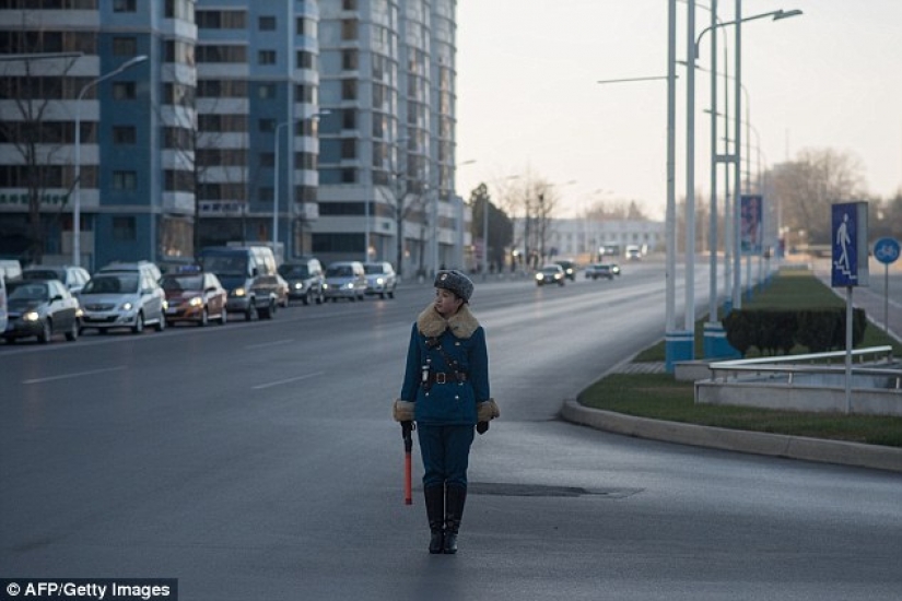 En la corea del Norte de la policía de tráfico elegir sólo las chicas guapas