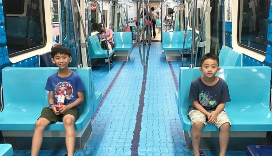 En Taipei vagones del metro se convirtieron en campos de deportes