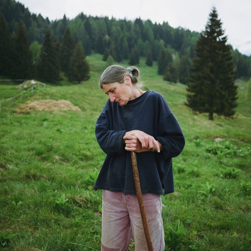 Escape from the hustle and bustle: pictures of Europeans, hiding from civilization