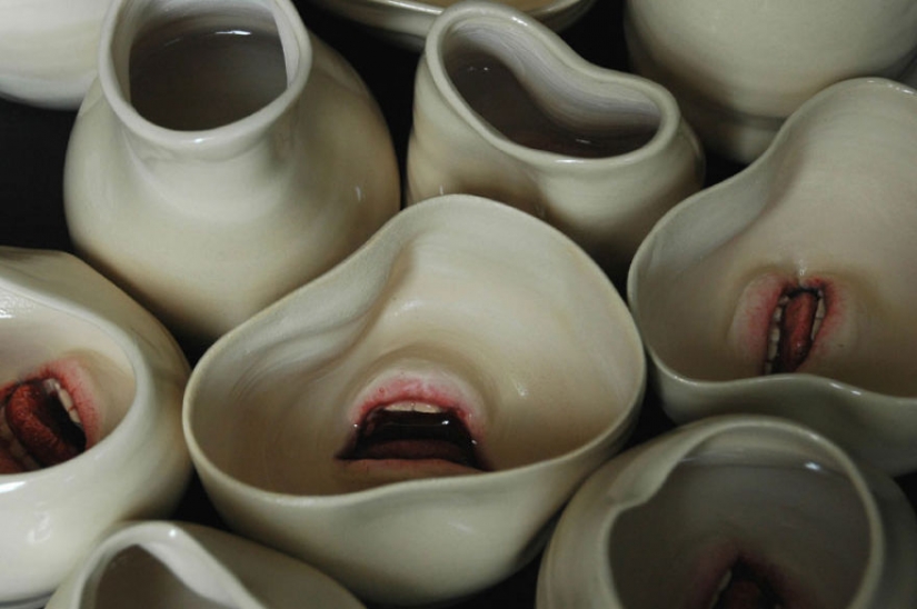 Escultor israelí crea vajillas de cerámica que puede correr lejos de usted