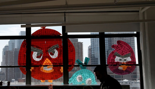 Esto significa la guerra: la batalla de las pegatinas entre los dos edificios de oficinas