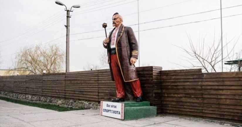 Faces of decommunization: Darth Lenin, "bell pepper" and... the Hydra of revolution
