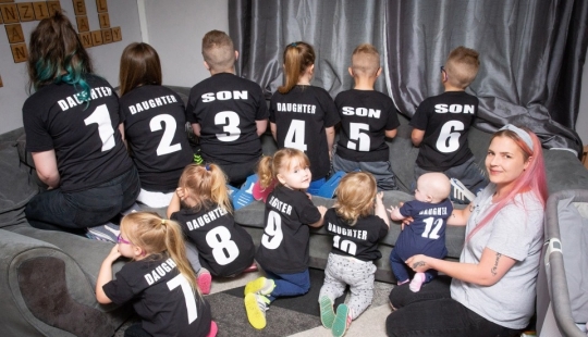 Family football team: the couple has 11 children and gave them the numbers to avoid confusion