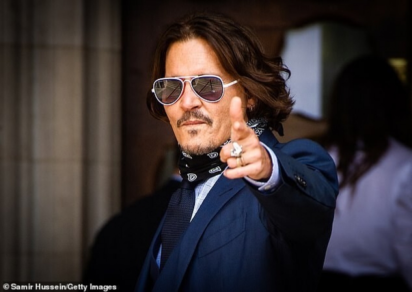 Fans of johnny Depp buying perfume Dior in support of the actor