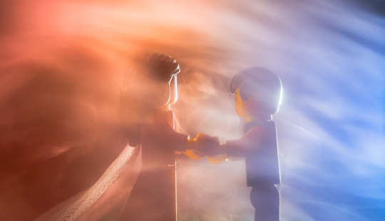 Fotógrafo de bodas en cuarentena hizo una sesión de fotos de figuras de LEGO