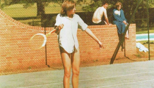 Fotos raras de los famosos, lo que demuestra que son gente común