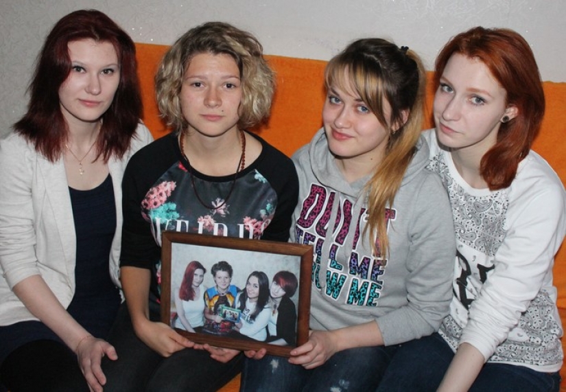 Four girlfriends from Russia 7 years did a joint photo, and this is what came of it