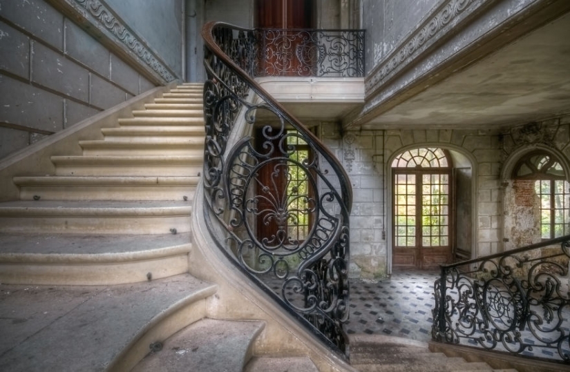 Fragments of old France: abandoned buildings of incredible beauty