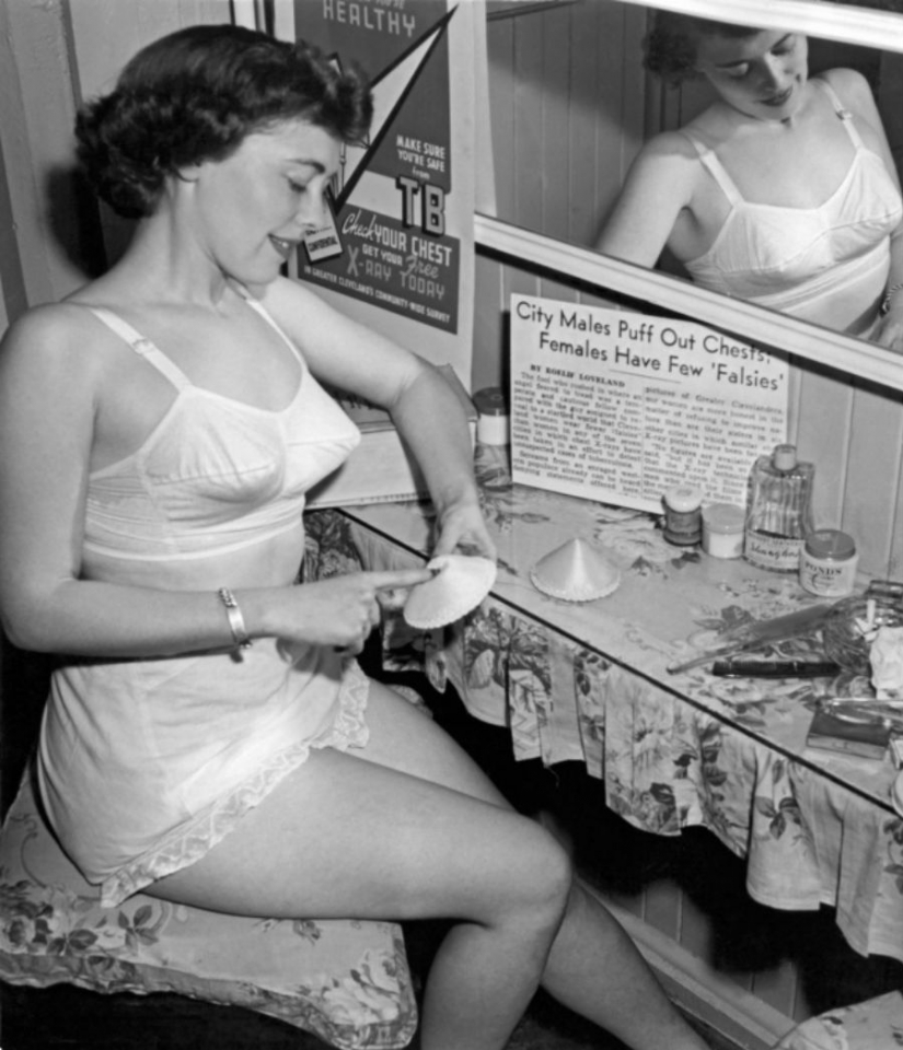 From corsets to thin stripes: how to change underwear in 100 years