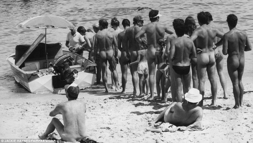 Girls in bikinis, freedom and unemployment: how to live in Australia in the 70s
