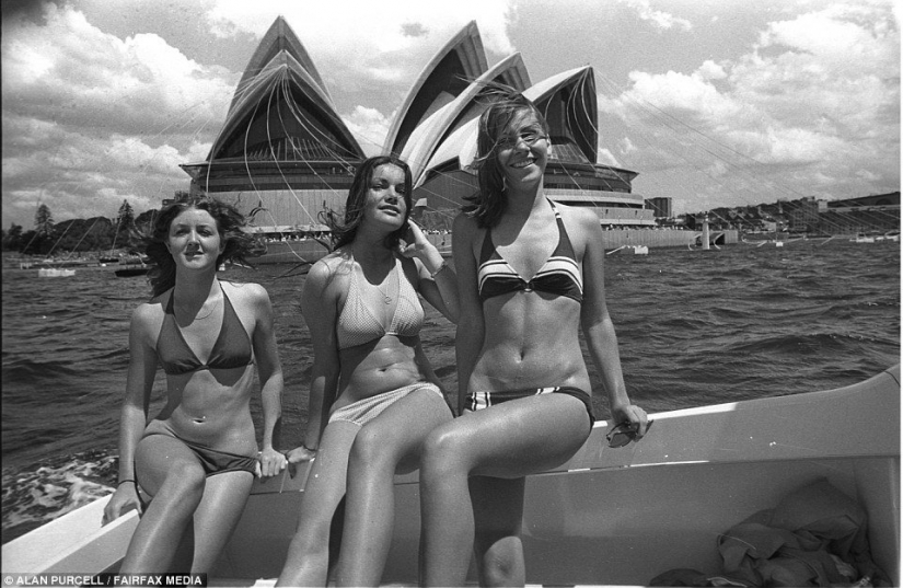 Girls in bikinis, freedom and unemployment: how to live in Australia in the 70s