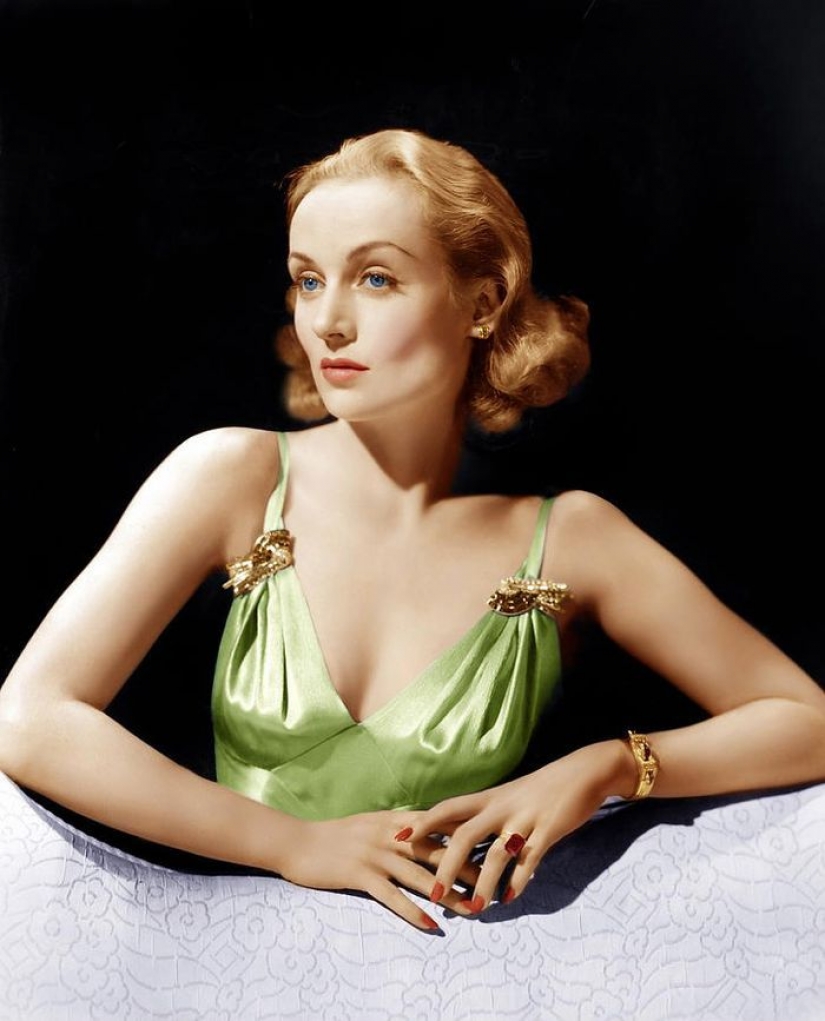 Glamorous 40s in color and excellent quality