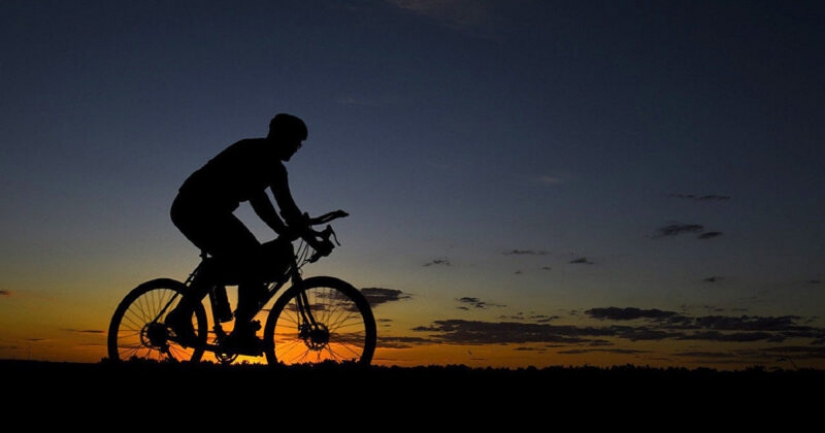 Griego estudiante debido a la cuarentena cruzó Europa en bicicleta