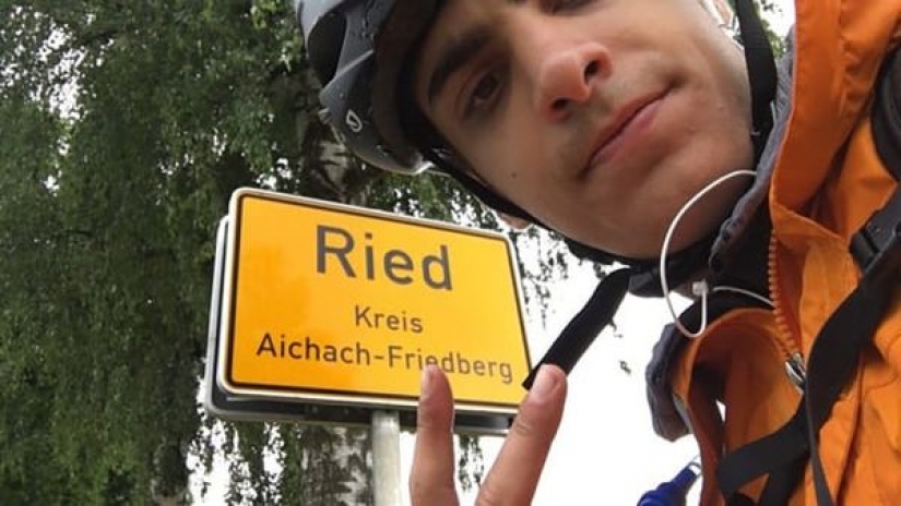 Griego estudiante debido a la cuarentena cruzó Europa en bicicleta