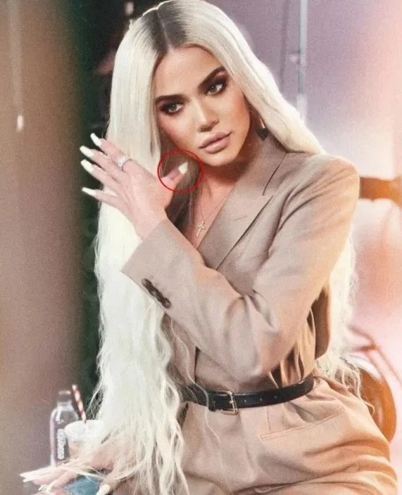 Have you noticed? The most striking defects in the pictures of the Kardashian sisters