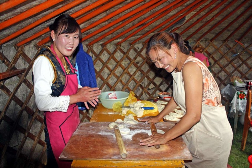 Hermoso y atractivo: el reconocimiento de la federación de rusia chico acerca de las niñas de Mongolia