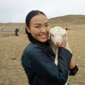 Hermoso y atractivo: el reconocimiento de la federación de rusia chico acerca de las niñas de Mongolia