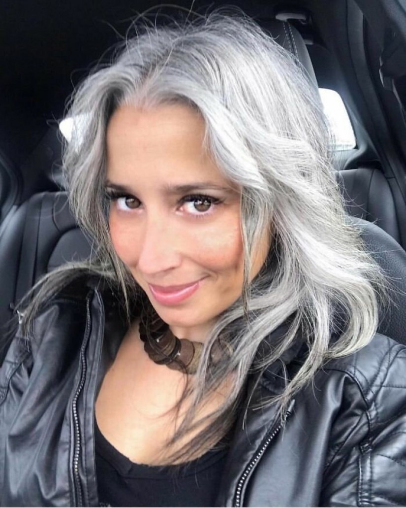 Historias inspiradoras de mujeres que aceptar y amar a su pelo gris