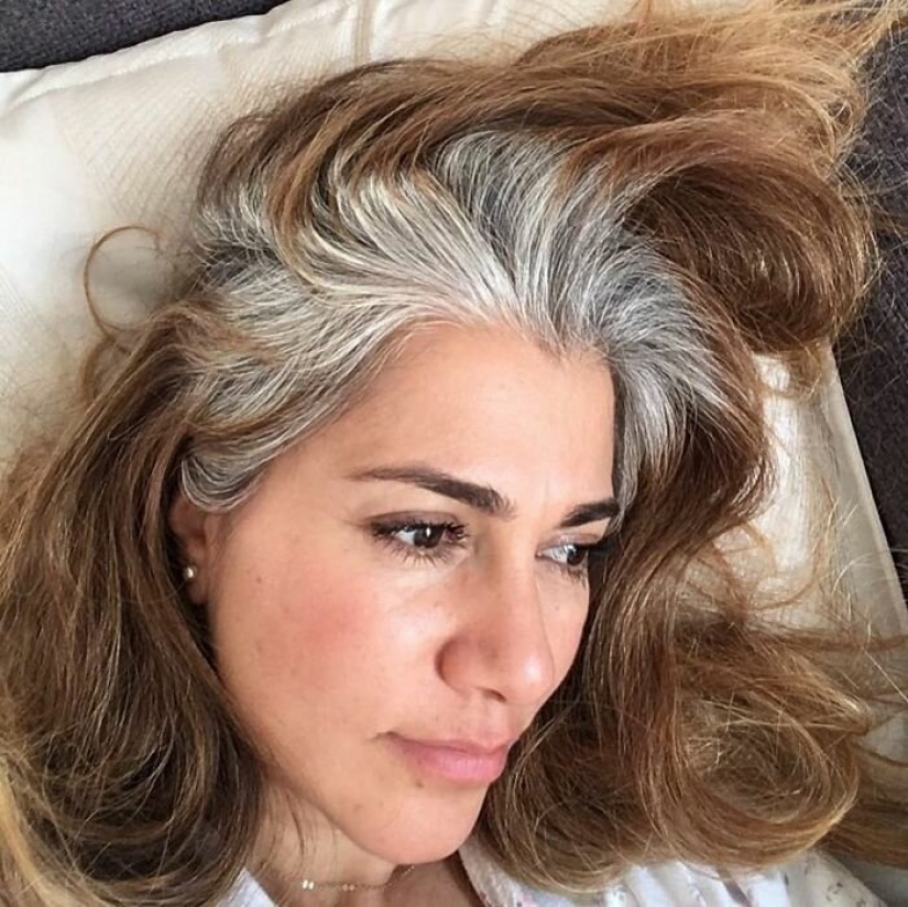 Historias inspiradoras de mujeres que aceptar y amar a su pelo gris
