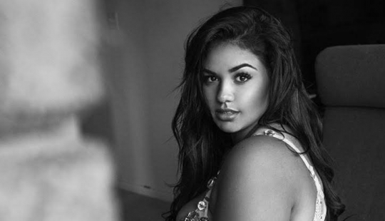 Hizo su perra: nena con curvas, rechaza las solicitudes de amistad de los ex-delincuentes