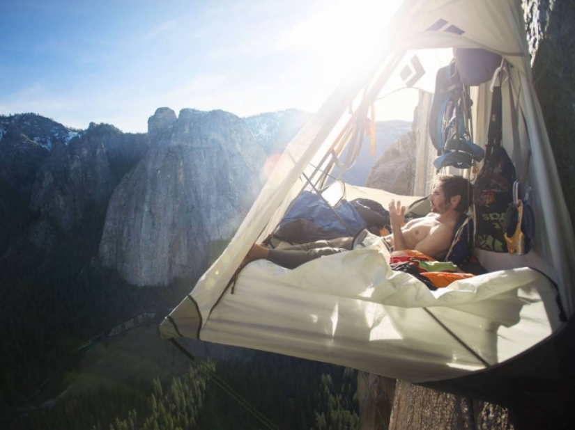 Hold the night: how climbers sleep in the mountains