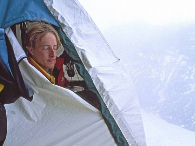 Hold the night: how climbers sleep in the mountains