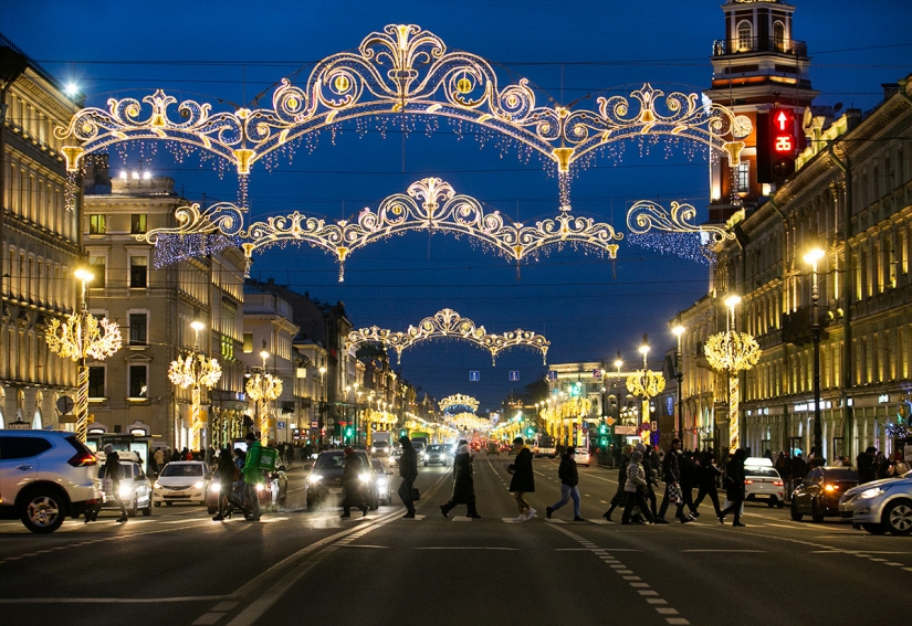 Holiday lights in Russia: as decorated for the New year, the Russian city
